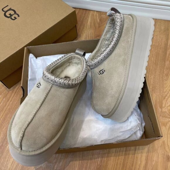 UGG Cream Platform Shoes - Picture 5 of 7